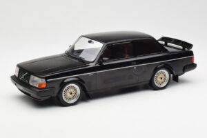Volvo 240 Turbo Juodas Custom IXO 1:18 18CMC178 Metalas