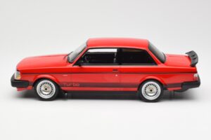Volvo 240 Turbo Raudonas Custom IXO 1:18 18CMC177 Metalas - nuotrauka 3 iš 5