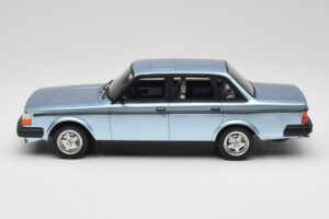 Volvo 244 Turbo Šviesiai Mėlynas DNA 1:18 DNA000135 Metalas - nuotrauka 3 iš 6