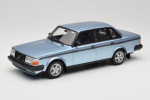 Volvo 244 Turbo Šviesiai Mėlynas DNA 1:18 DNA000135 Metalas