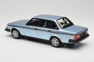 Volvo 244 Turbo Šviesiai Mėlynas DNA 1:18 DNA000135 Metalas - nuotrauka 5 iš 6