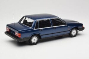 Volvo 740 GL Dark Blue Metallic Minichamps 1:18 155171701 Metalas - nuotrauka 2 iš 6