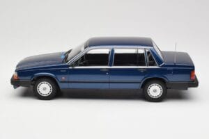 Volvo 740 GL Dark Blue Metallic Minichamps 1:18 155171701 Metalas - nuotrauka 3 iš 6