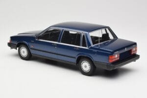 Volvo 740 GL Dark Blue Metallic Minichamps 1:18 155171701 Metalas - nuotrauka 5 iš 6