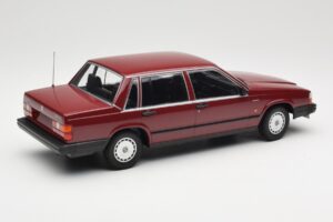 Volvo 740 GL Raudonas Minichamps 1:18 155171704 Metalas - nuotrauka 2 iš 6