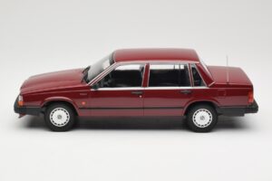 Volvo 740 GL Raudonas Minichamps 1:18 155171704 Metalas - nuotrauka 3 iš 6
