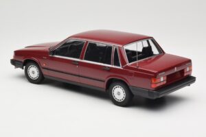 Volvo 740 GL Raudonas Minichamps 1:18 155171704 Metalas - nuotrauka 5 iš 6