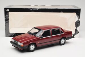 Volvo 740 GL Raudonas Minichamps 1:18 155171704 Metalas - nuotrauka 6 iš 6
