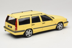 Volvo 850 T-5R Universalas Cream Yellow AUTOart 1:18 79506 Metalas - nuotrauka 3 iš 8