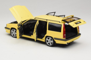 Volvo 850 T-5R Universalas Cream Yellow AUTOart 1:18 79506 Metalas - nuotrauka 5 iš 8