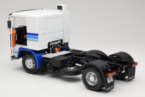 Volvo F12 Mėlynas Baltas Road Kings 1:18 RK180033 Metalas - nuotrauka 5 iš 8