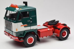 Volvo F88 Bilspedition Žalias Baltas MCG 1:18 MCG18139 Metalas