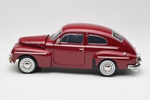 Volvo PV544 Cherry Red Revell 1:18 08887 Metalas - nuotrauka 4 iš 8