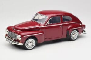 Volvo PV544 Cherry Red Revell 1:18 08887 Metalas