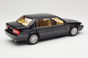 Volvo S90 Royal Violet DNA 1:18 DNA000089 Metalas - nuotrauka 2 iš 6