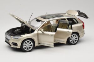 Volvo XC90 Luminous Sand Yellow Paudi Model 1:18 9430841 Metalas - nuotrauka 2 iš 8