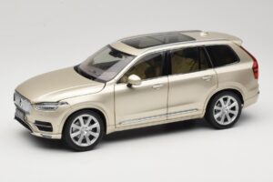Volvo XC90 Luminous Sand Yellow Paudi Model 1:18 9430841 Metalas