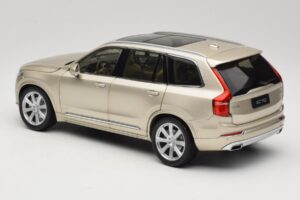 Volvo XC90 Luminous Sand Yellow Paudi Model 1:18 9430841 Metalas - nuotrauka 7 iš 8