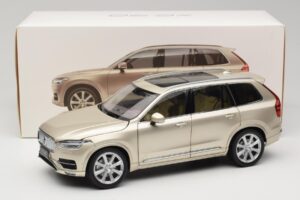 Volvo XC90 Luminous Sand Yellow Paudi Model 1:18 9430841 Metalas - nuotrauka 8 iš 8