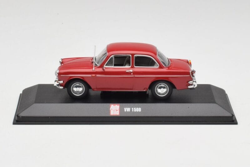 Volkswagen 1500 Ruby Raudonas Minichamps 1:43 VW001 Metalas