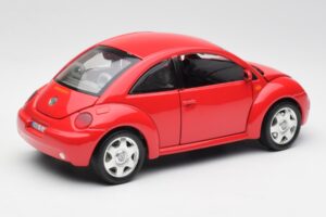 Volkswagen New Beetle Raudonas Bburago 1:18 8185108 Metalas - nuotrauka 3 iš 8