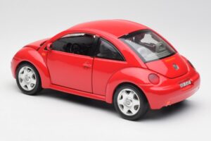 Volkswagen New Beetle Raudonas Bburago 1:18 8185108 Metalas - nuotrauka 7 iš 8