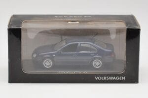 Volkswagen Bora Ocean Mėlynas Minichamps 1:43 8198223B Metalas - nuotrauka 4 iš 4
