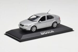 Volkswagen Bora Reflex Sidabrinis Minichamps 1:43 81982223S Metalas - nuotrauka 2 iš 4