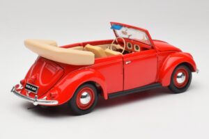 Volkswagen Kabrioletas Ruby Raudonas Maisto 1:18 32826 Metalas - nuotrauka 3 iš 8