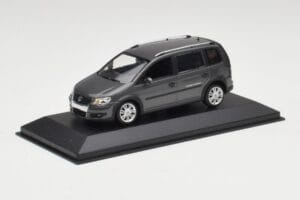 Volkswagen Cross Touran Platinum Pilkas Minichamps 1:43 400056170 Metalas - nuotrauka 2 iš 4
