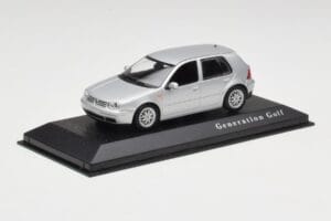 Volkswagen Golf Mk4 Reflex Sidabrinis Minichamps 1:43 4527111022 Metalas - nuotrauka 2 iš 4
