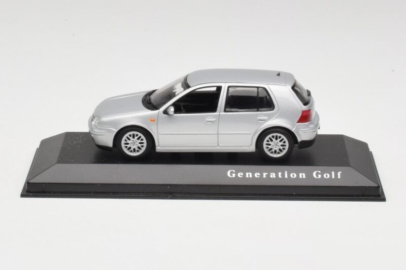 Volkswagen Golf Mk4 Reflex Sidabrinis Minichamps 1:43 4527111022 Metalas