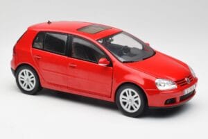 Volkswagen Golf Mk5 4-Door Tornado Raudonas Bburago 1:18 GOLF001 Metalas - nuotrauka 6 iš 8
