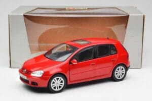 Volkswagen Golf Mk5 4-Door Tornado Raudonas Bburago 1:18 GOLF001 Metalas - nuotrauka 8 iš 8