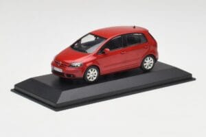 Volkswagen Golf Plus Tornado Raudonas Minichamps 1:43 821911110 Metalas - nuotrauka 2 iš 4