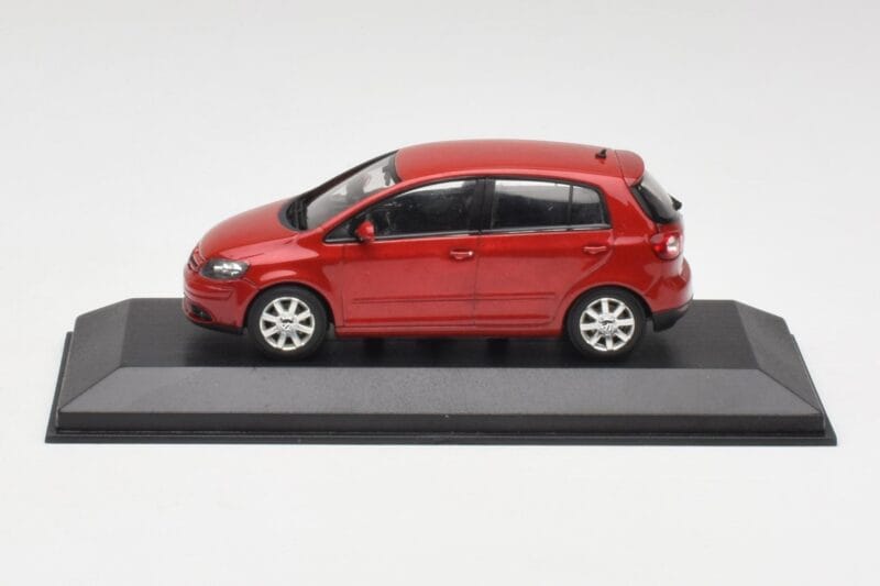 Volkswagen Golf Plus Tornado Raudonas Minichamps 1:43 821911110 Metalas