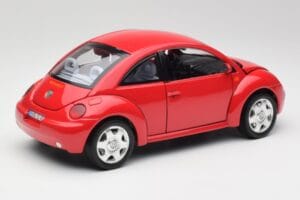 Volkswagen New Beetle Raudonas Bburago 1:18 3342 Metalas - nuotrauka 3 iš 8
