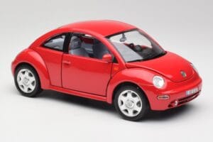 Volkswagen New Beetle Raudonas Bburago 1:18 3342 Metalas - nuotrauka 6 iš 8