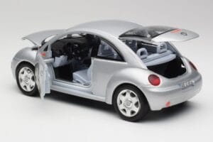 Volkswagen New Beetle Reflex Sidabrinis Metalinis Bburago 1:18 3322 Metalas - nuotrauka 5 iš 8