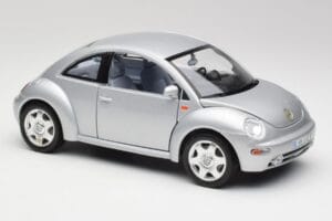 Volkswagen New Beetle Reflex Sidabrinis Metalinis Bburago 1:18 3322 Metalas - nuotrauka 6 iš 8