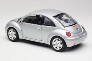 Volkswagen New Beetle Reflex Sidabrinis Metalinis Bburago 1:18 3322 Metalas - nuotrauka 7 iš 8