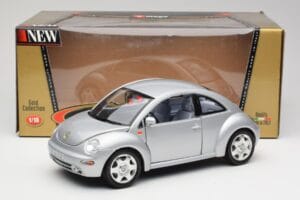 Volkswagen New Beetle Reflex Sidabrinis Metalinis Bburago 1:18 3322 Metalas - nuotrauka 8 iš 8