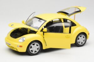 Volkswagen New Beetle Geltonas Maisto 1:18 37800-M4 Metalas - nuotrauka 2 iš 8