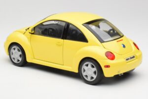 Volkswagen New Beetle Geltonas Maisto 1:18 37800-M4 Metalas - nuotrauka 7 iš 8