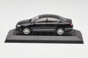 Volkswagen Passat B6 Sedan Shadow Mėlynas Metallic Minichamps 1:43 PASSAT001 Metalas