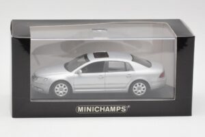 Volkswagen Phaeton Sidabrinis Minichamps 1:43 3D0099300A Metalas - nuotrauka 4 iš 4