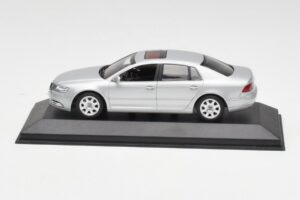 Volkswagen Phaeton Sidabrinis Minichamps 1:43 3D0099300A Metalas