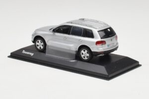 Volkswagen Touareg Reflex Sidabrinis Minichamps 1:43 68625 Metalas - nuotrauka 3 iš 4