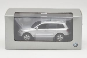 Volkswagen Touareg Reflex Sidabrinis Minichamps 1:43 68625 Metalas - nuotrauka 4 iš 4