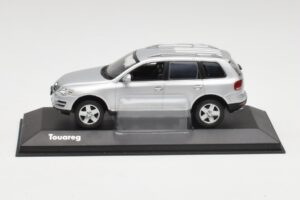 Volkswagen Touareg Reflex Sidabrinis Minichamps 1:43 68625 Metalas